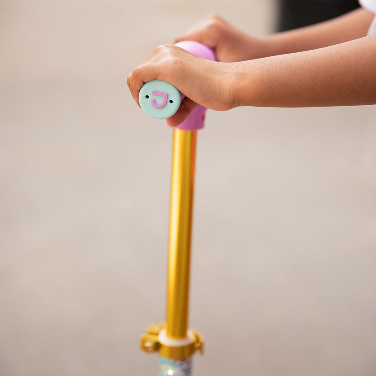 Kids Kick Scooter with LED Lights and Light-Up Wheels L981653